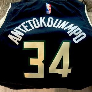 Boys M, 10-12, Antetokounmpo Bucks Jersey